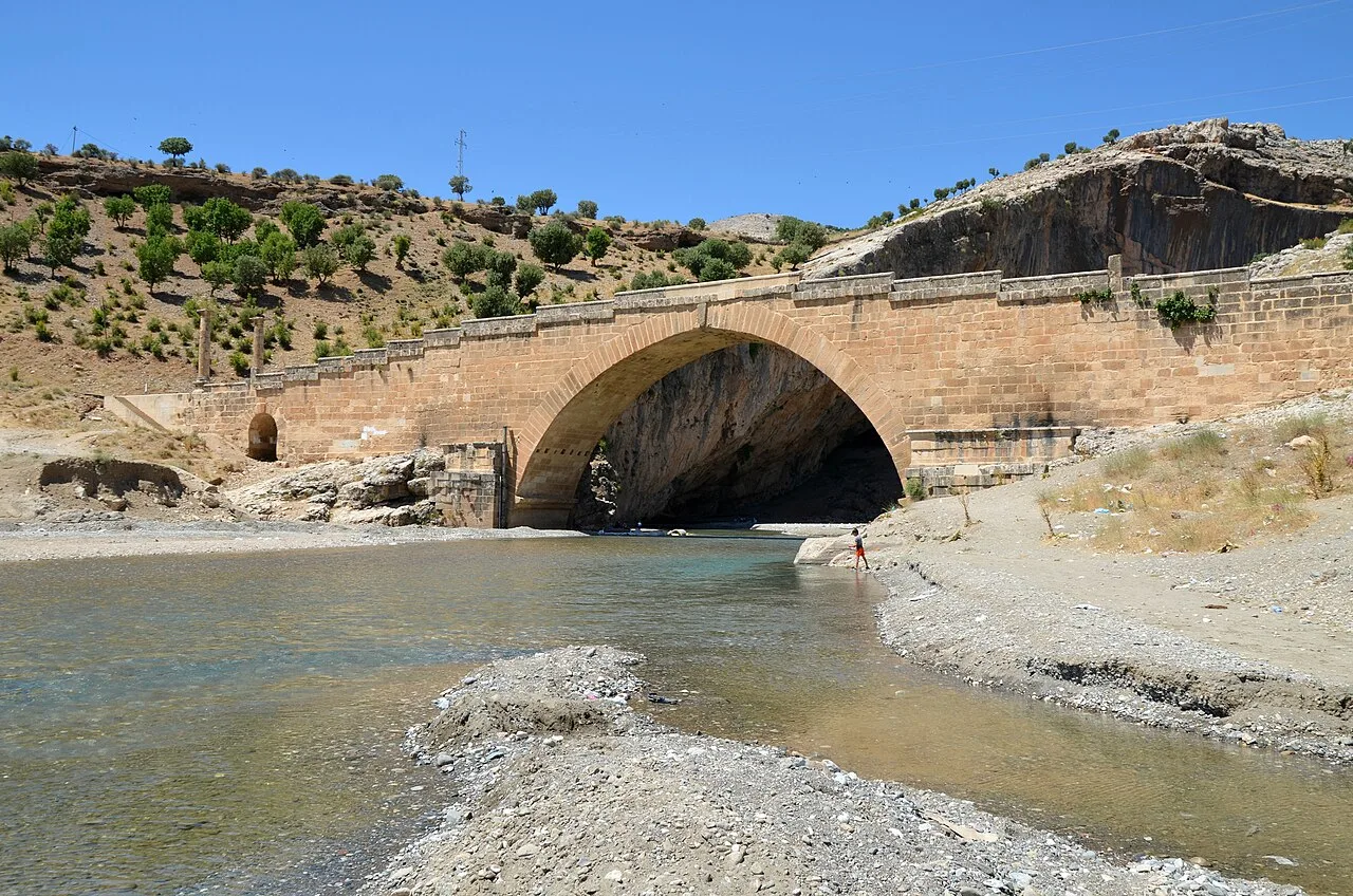 Roma Köprüsü, Besni - Adıyaman
