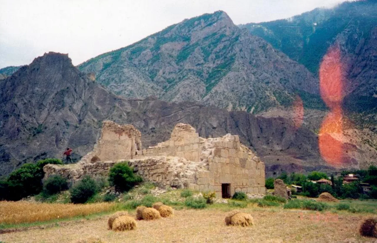 Esbeki Manastırı - Artvin