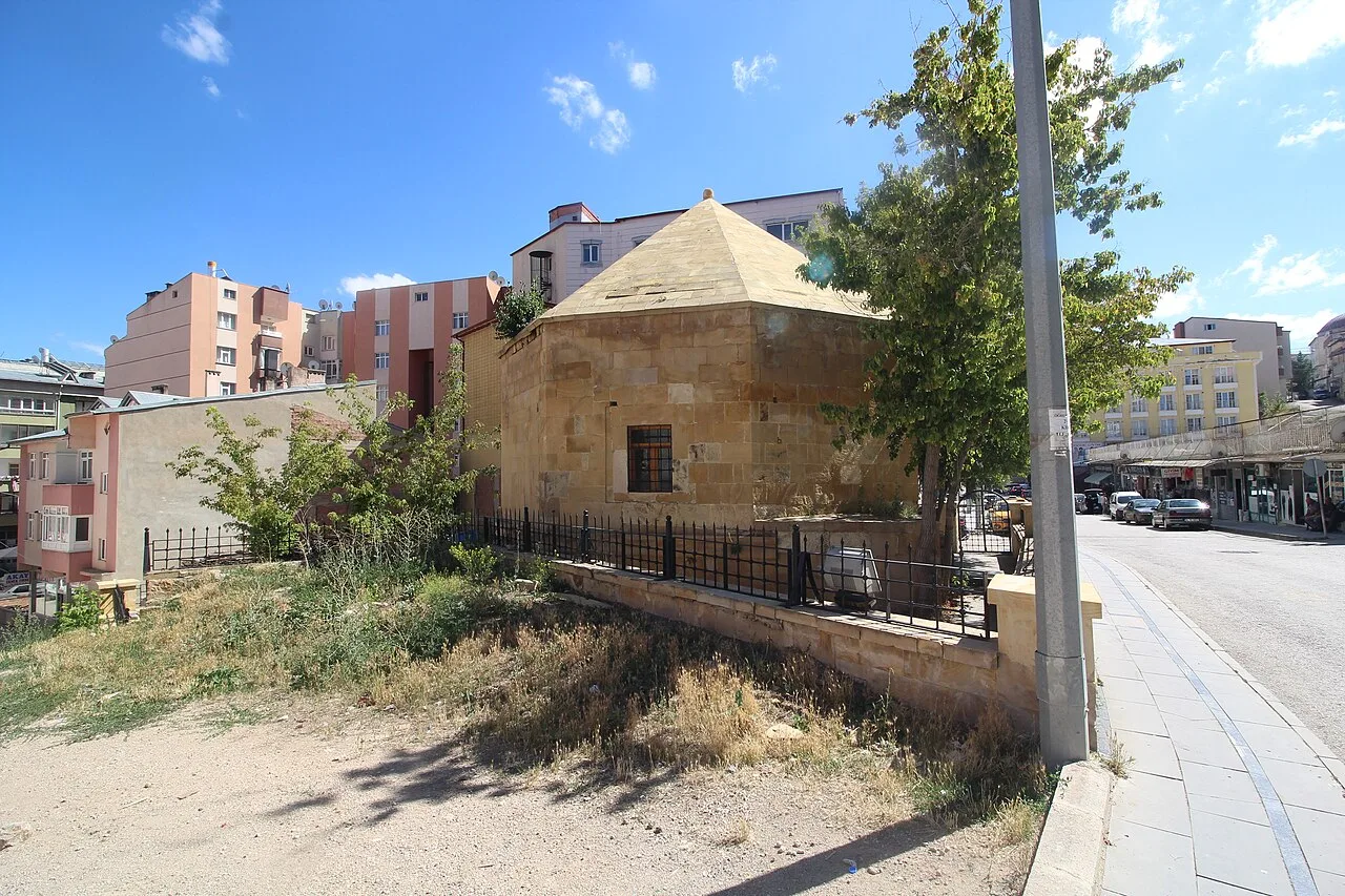 Ahi Emir Ahmet Türbesi (Bayburt) - Bayburt