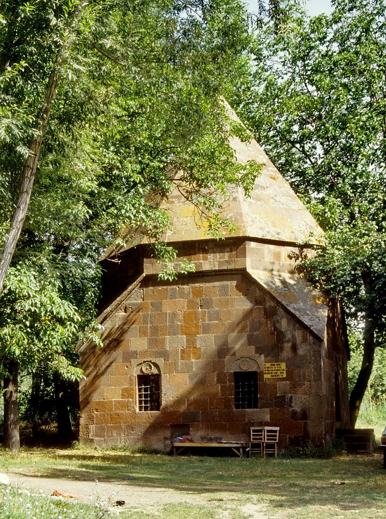 Ahlat Anonim Kümbet - Bitlis