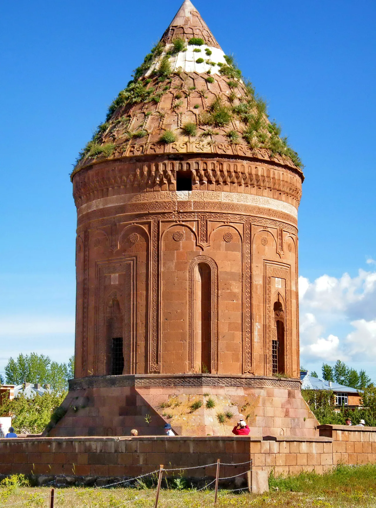 Usta Şagirt Kümbeti - Bitlis