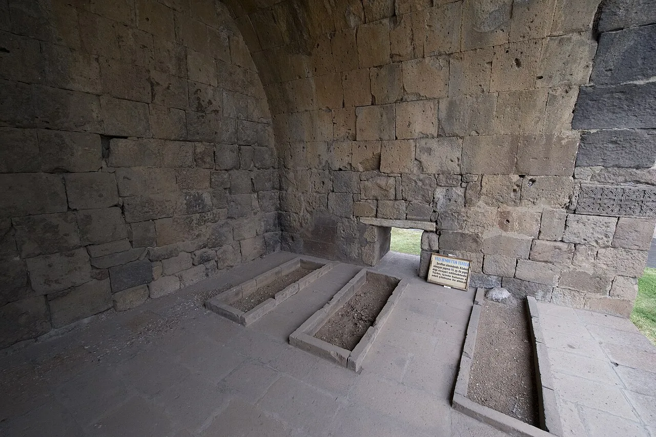 Velî Şemseddin Han Türbesi - Bitlis
