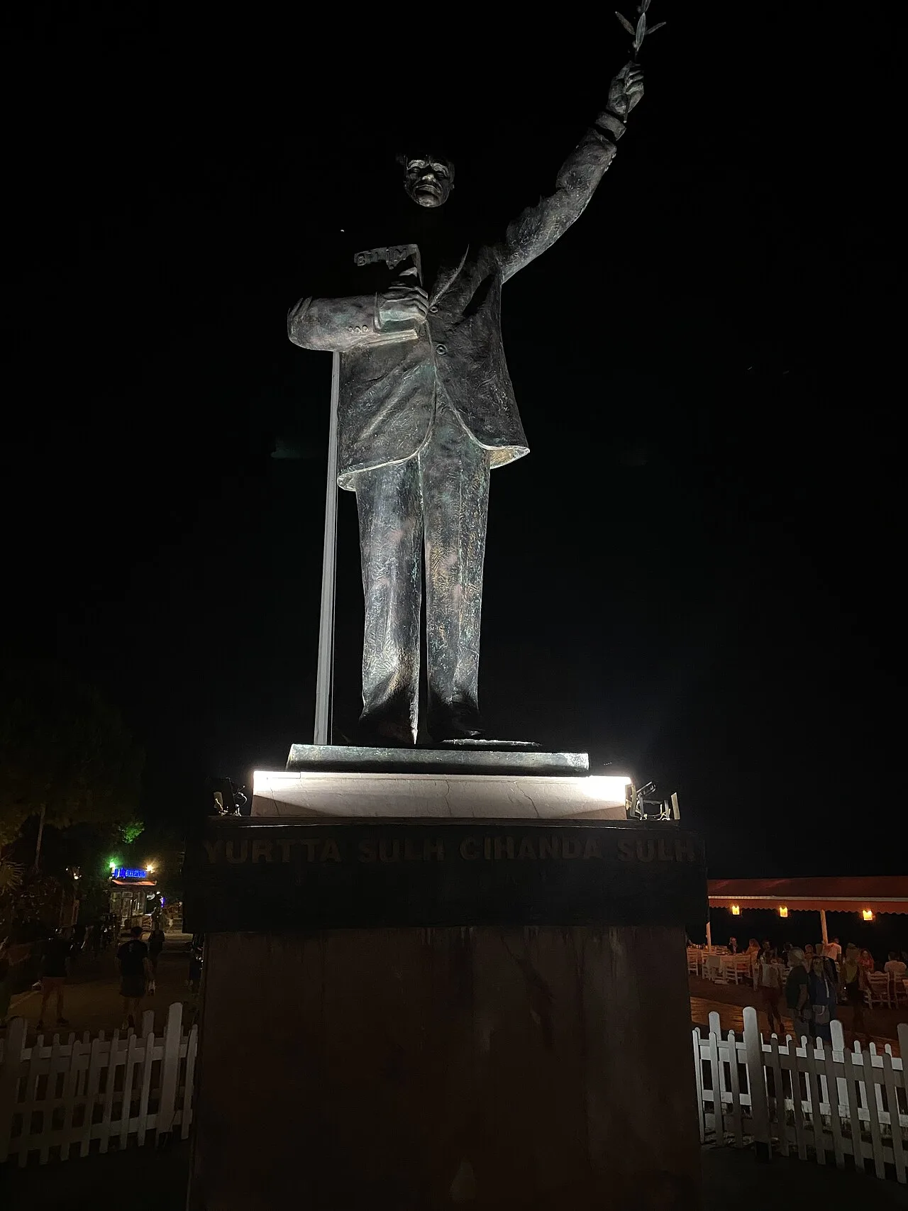 Atatürk Anıtı, Küçükkuyu - Çanakkale