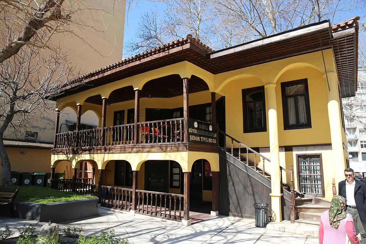 Denizli Büyükşehir Belediyesi Şehir Tiyatrosu - Denizli