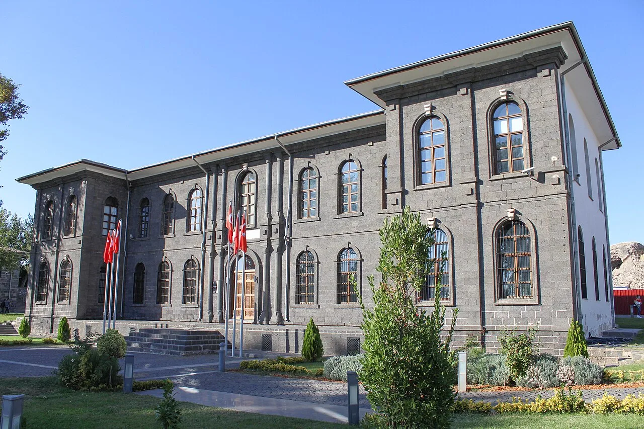 Diyarbakır Eski Valilik Makamı Binası - Diyarbakır
