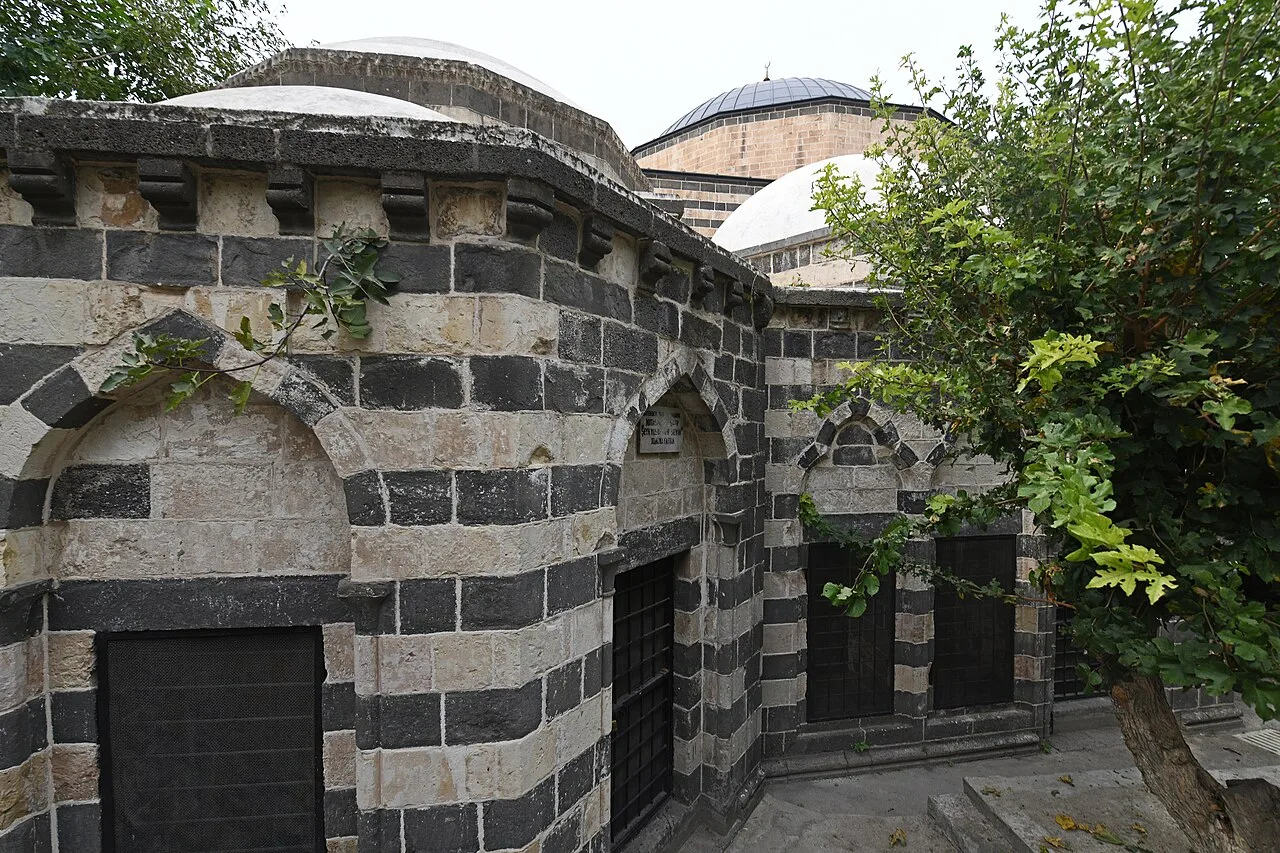 İskender Paşa Türbesi - Diyarbakır