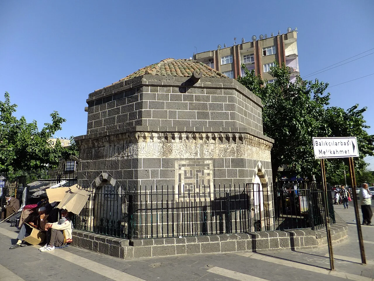 Sari Saltuk Tomb - Diyarbakır