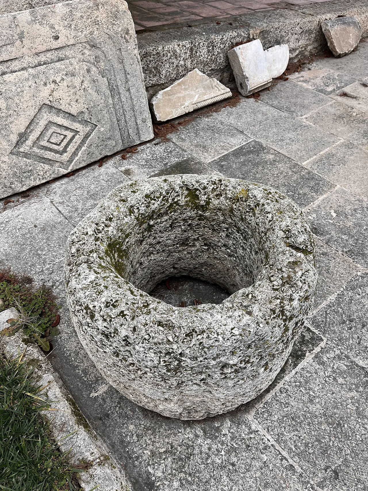 Darülhadis Mosque Open Tomb - Edirne