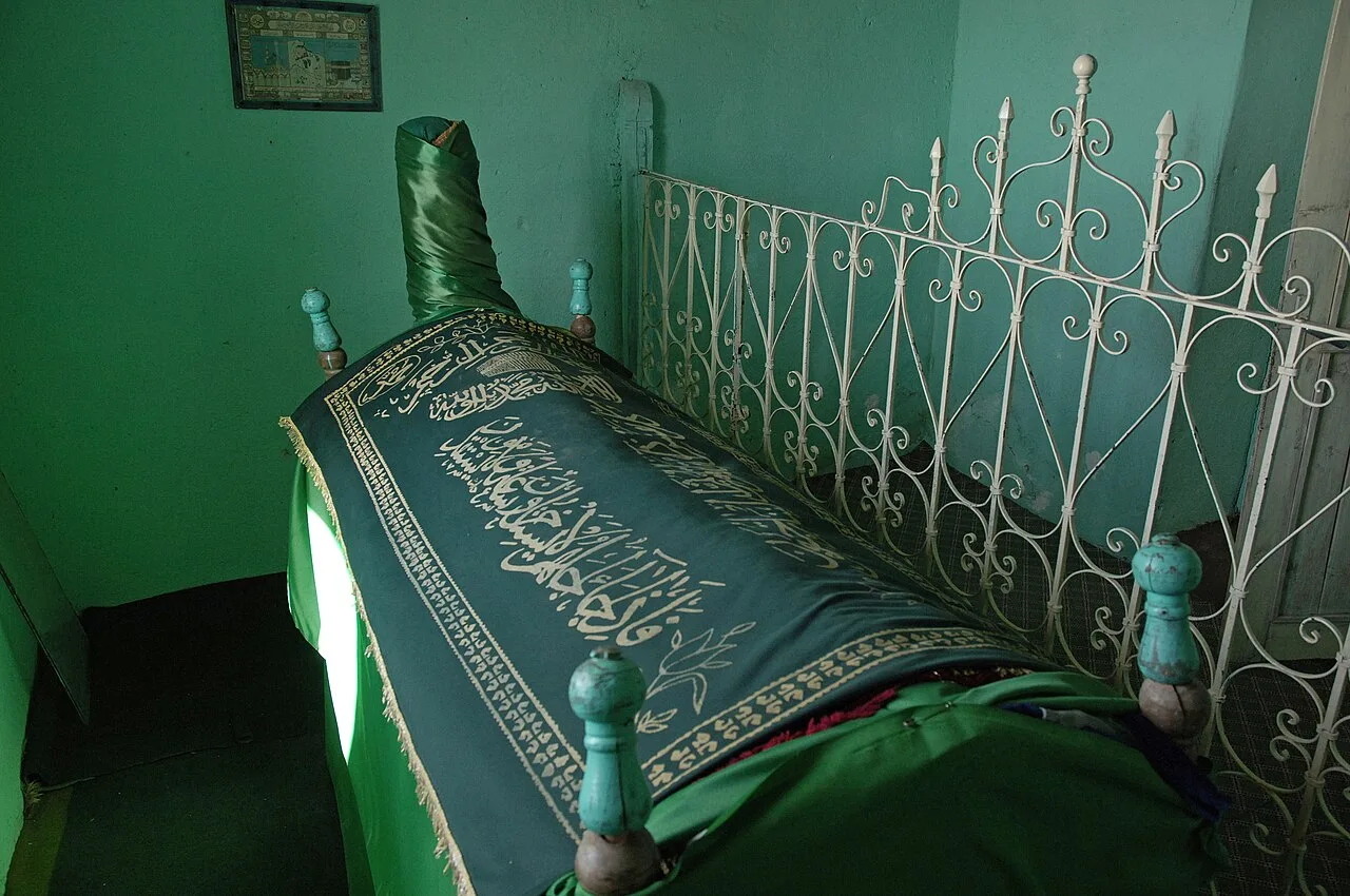 Nadir Baba Türbesi - Elazığ