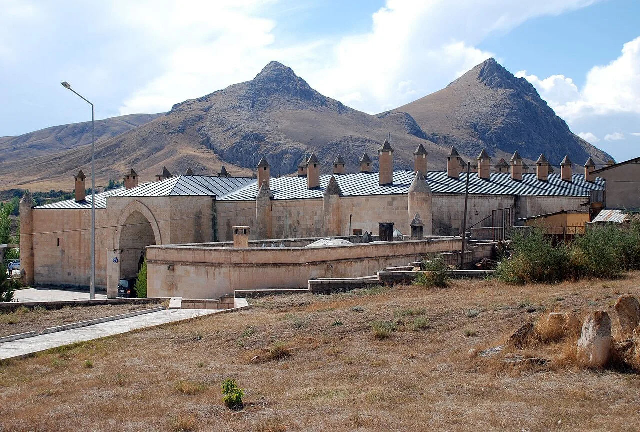 Mama Hatun Caravanserai (Tercan) - Erzincan