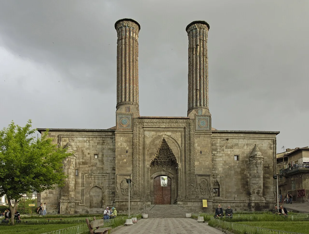 Çifte Minareli Medrese - Erzurum