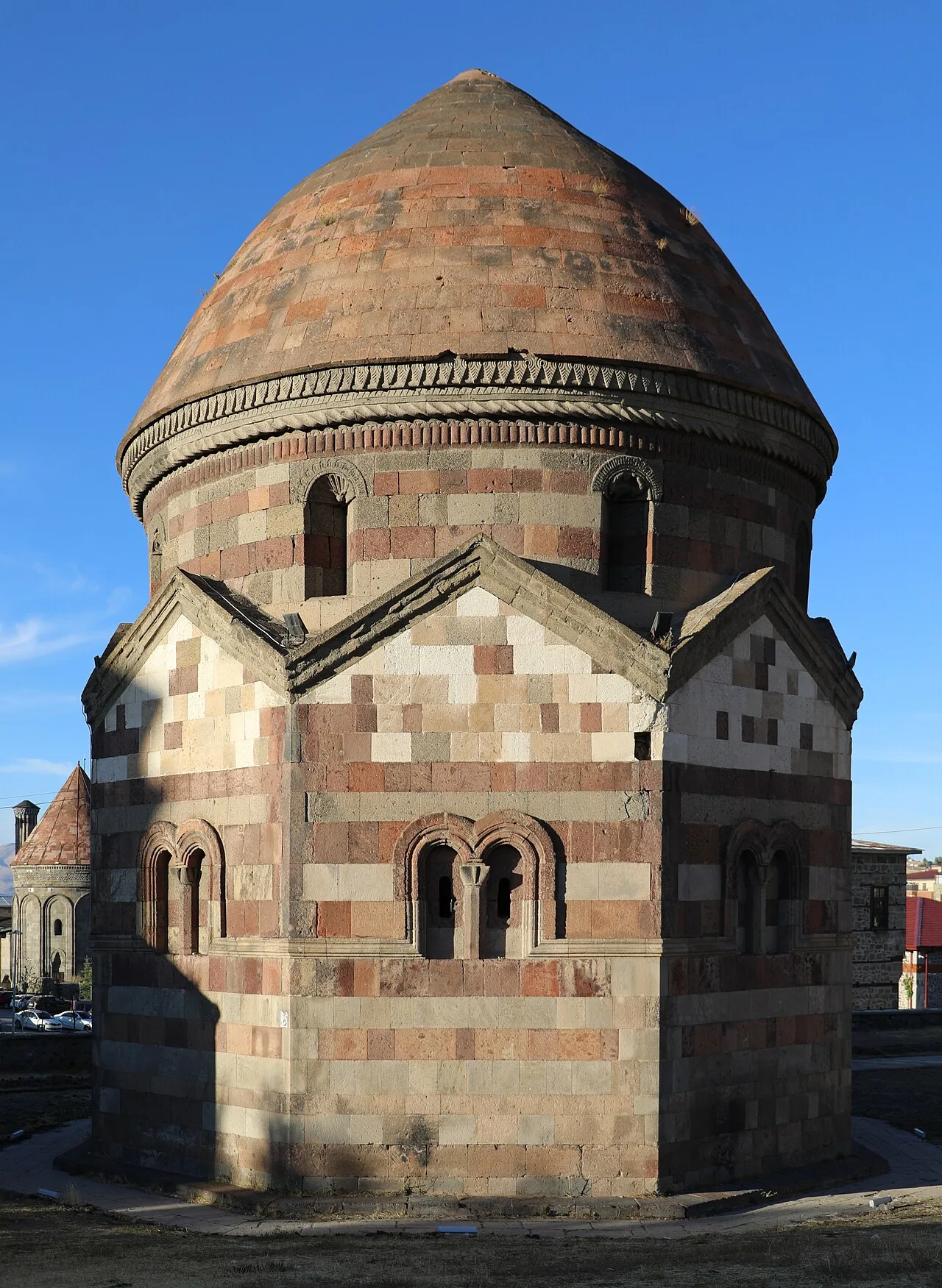 Emir Saltuk Kümbeti - Erzurum