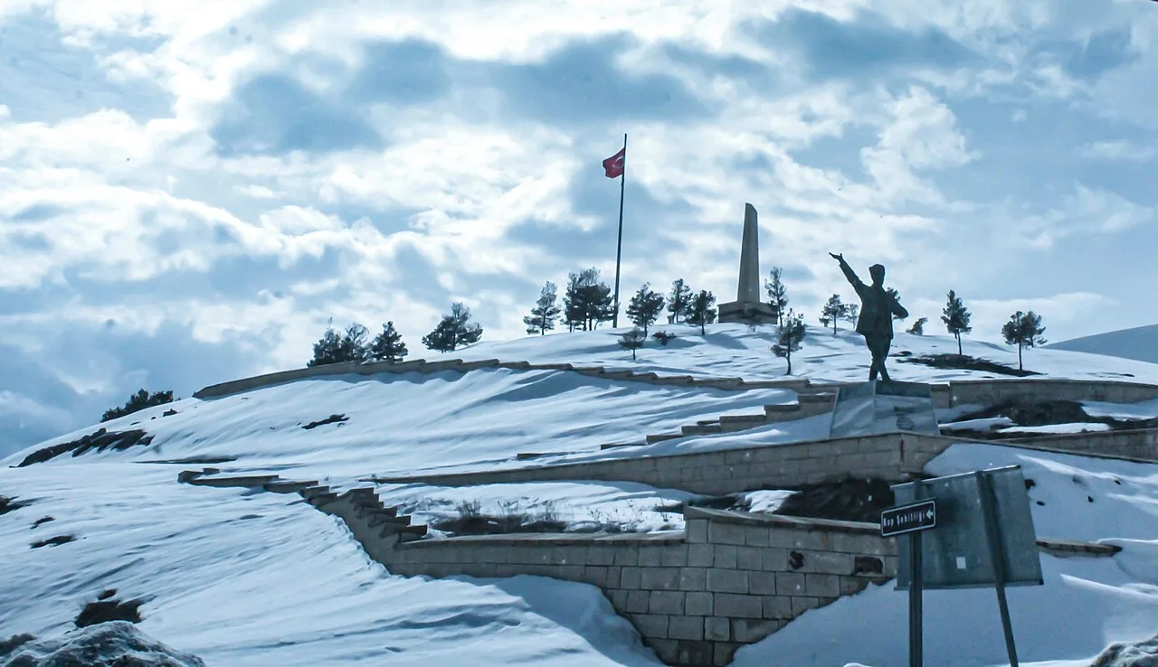 Kop Şehitler Abidesi - Erzurum