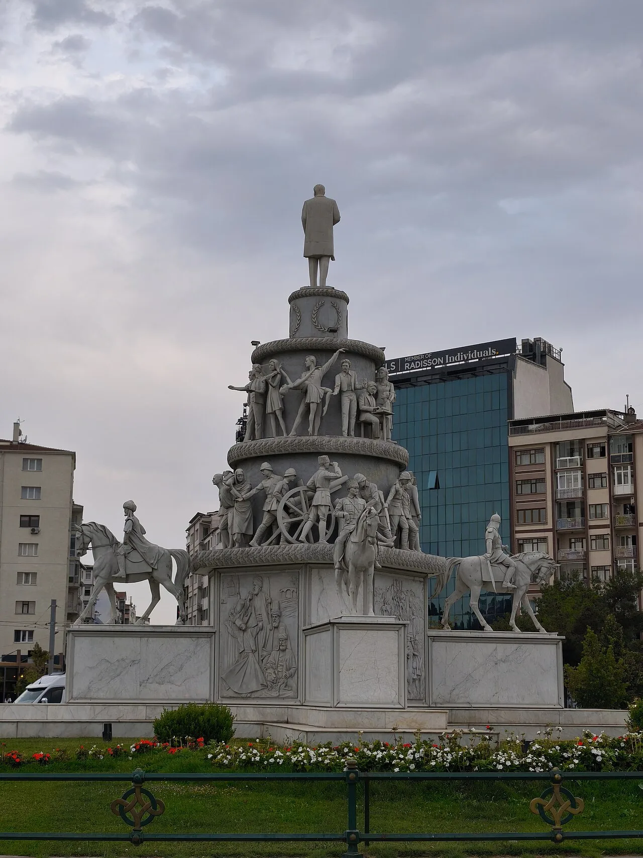 Atatürk Monument (Eskişehir) - Eskişehir