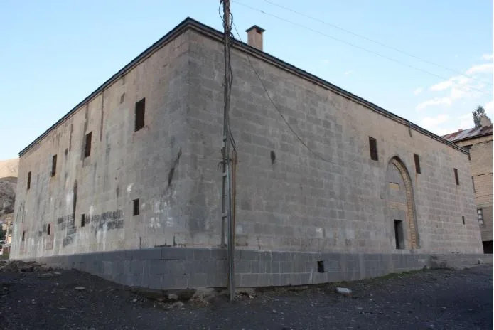 Meydan Medresesi - Hakkari