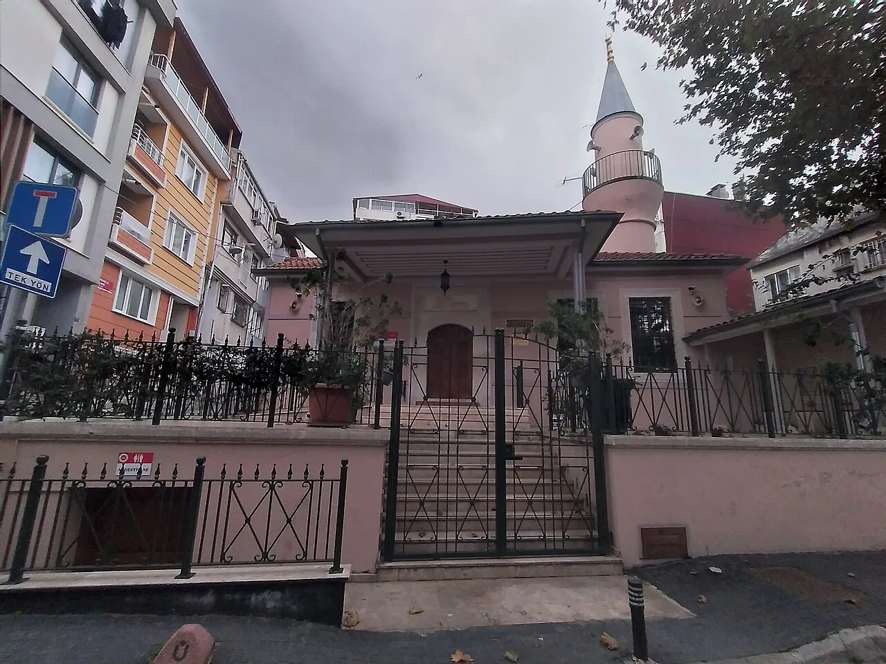 Arakiyeci Hacı Cafer Çelebi Mosque - İstanbul