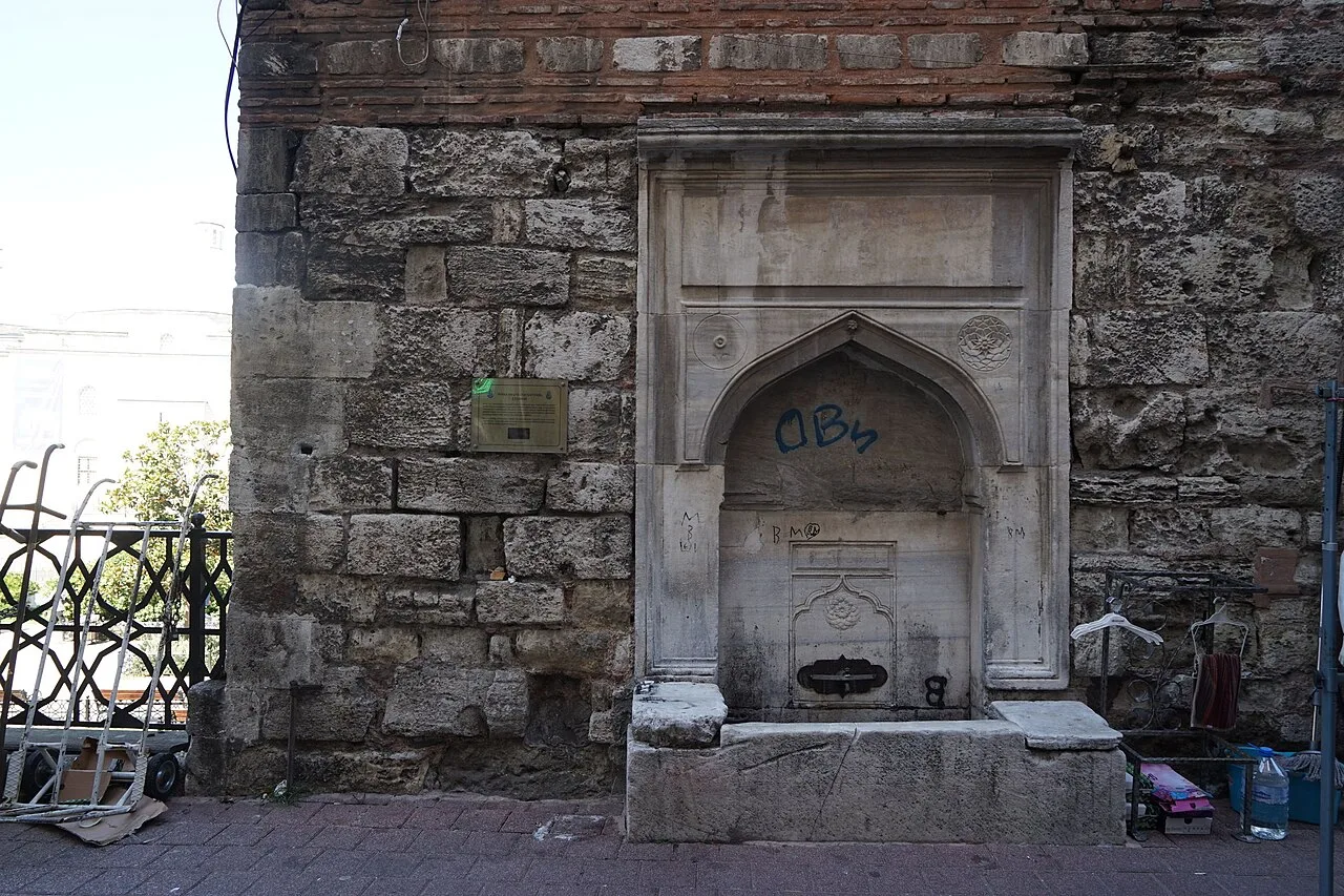 Emetullah Hatun Çeşmesi (Fatih) - İstanbul