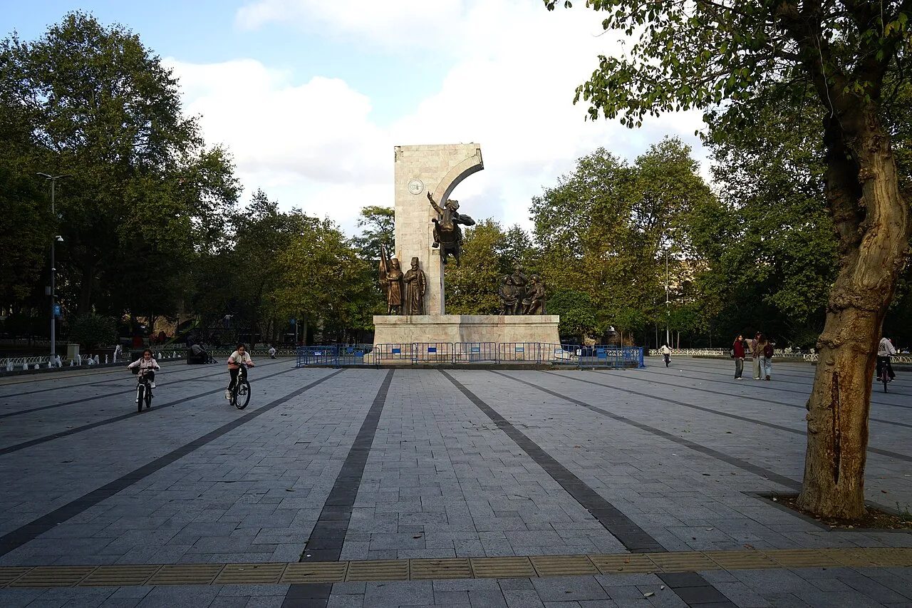 Fatih Sultan Mehmet Anıtı - İstanbul