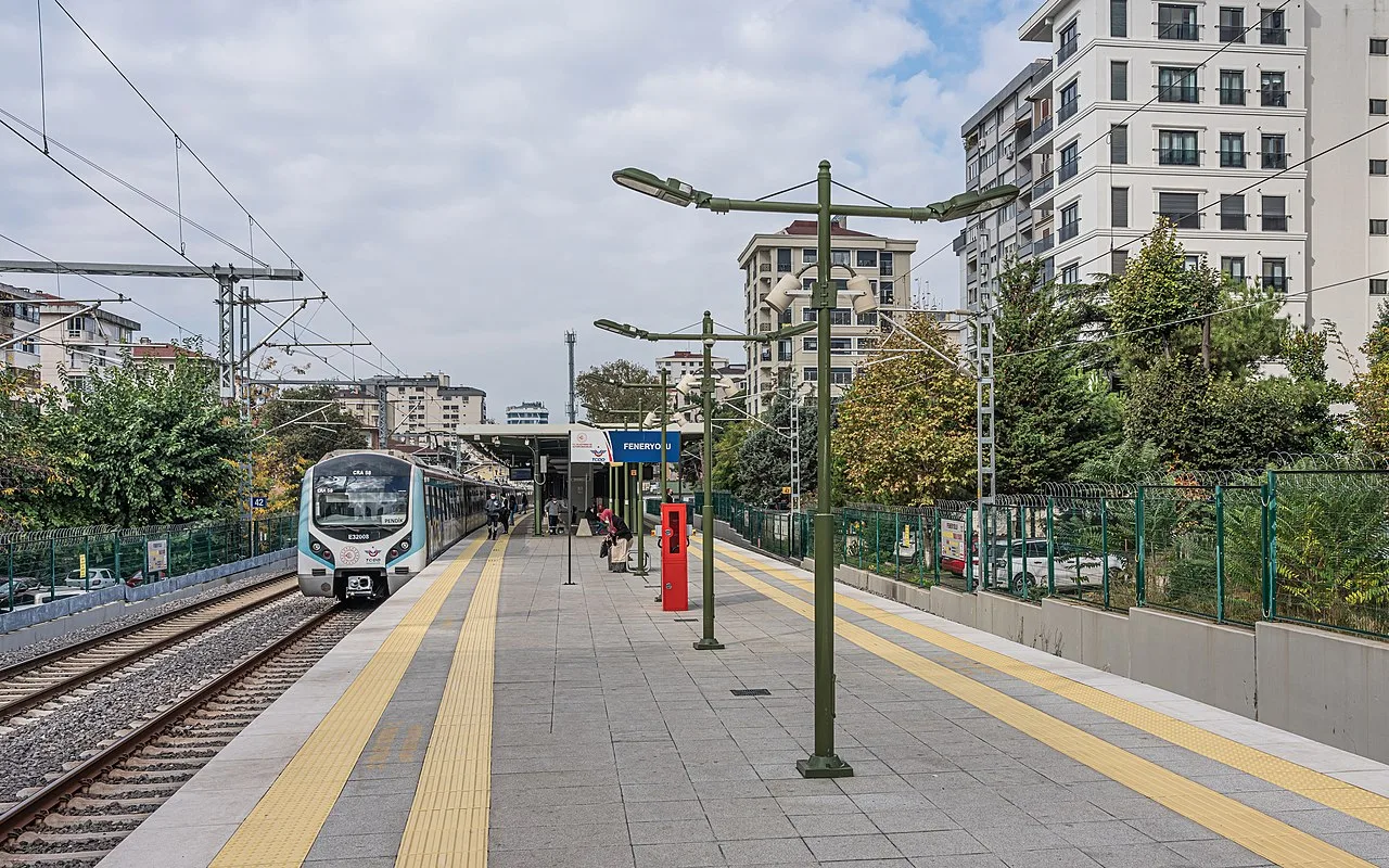 Feneryolu Tren İstasyonu - İstanbul