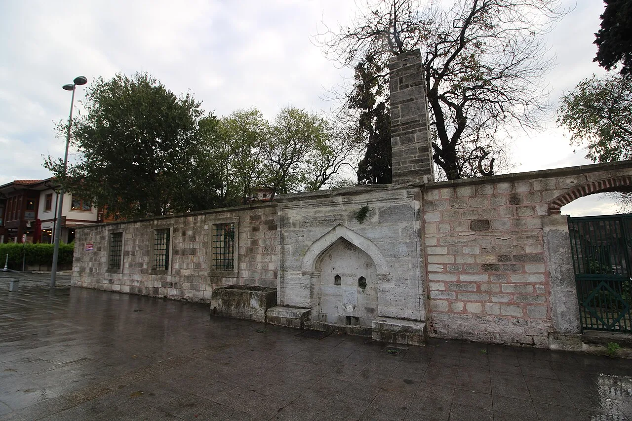 Hamuşan Mezarlığı Çeşmesi - İstanbul