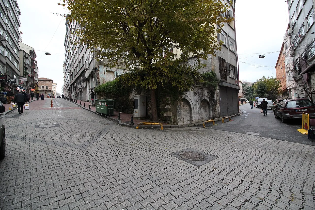Horhor Çeşmesi (Kırma Tulumba Sokağı) - İstanbul