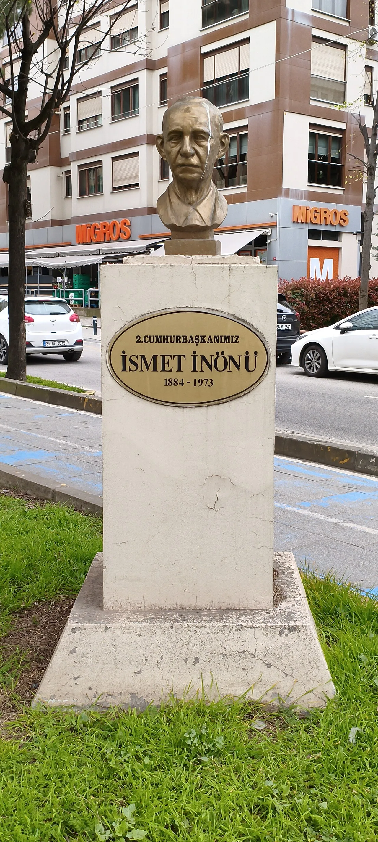 İsmet İnönü Büstü, Kadıköy - İstanbul