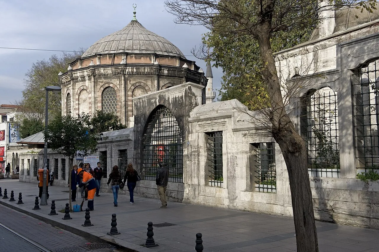 Koca Sinan Paşa Türbesi Haziresi - İstanbul