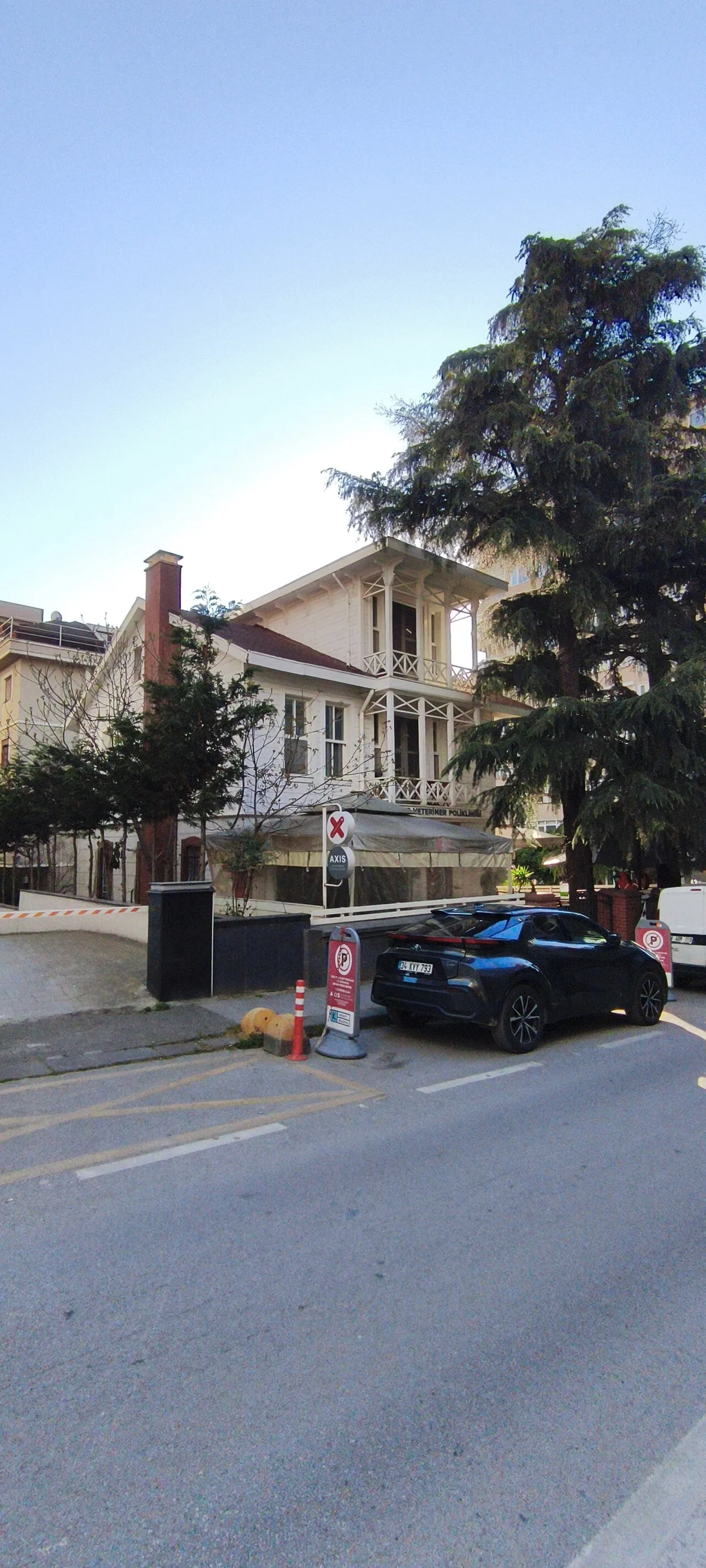 Mansion at Göztepe Ihlamur Sokağı No. 5 - İstanbul