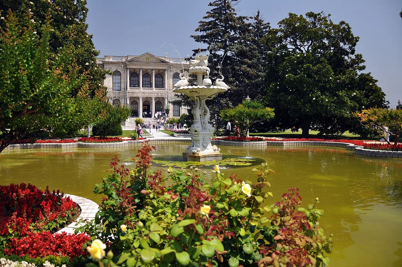 Kuğulu Fıskiye, Dolmabahçe Sarayı - İstanbul