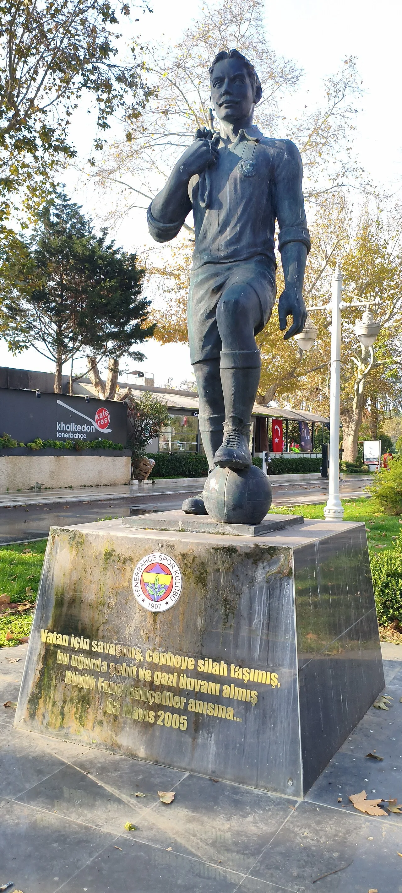 Meçhul Futbolcu Heykeli - İstanbul