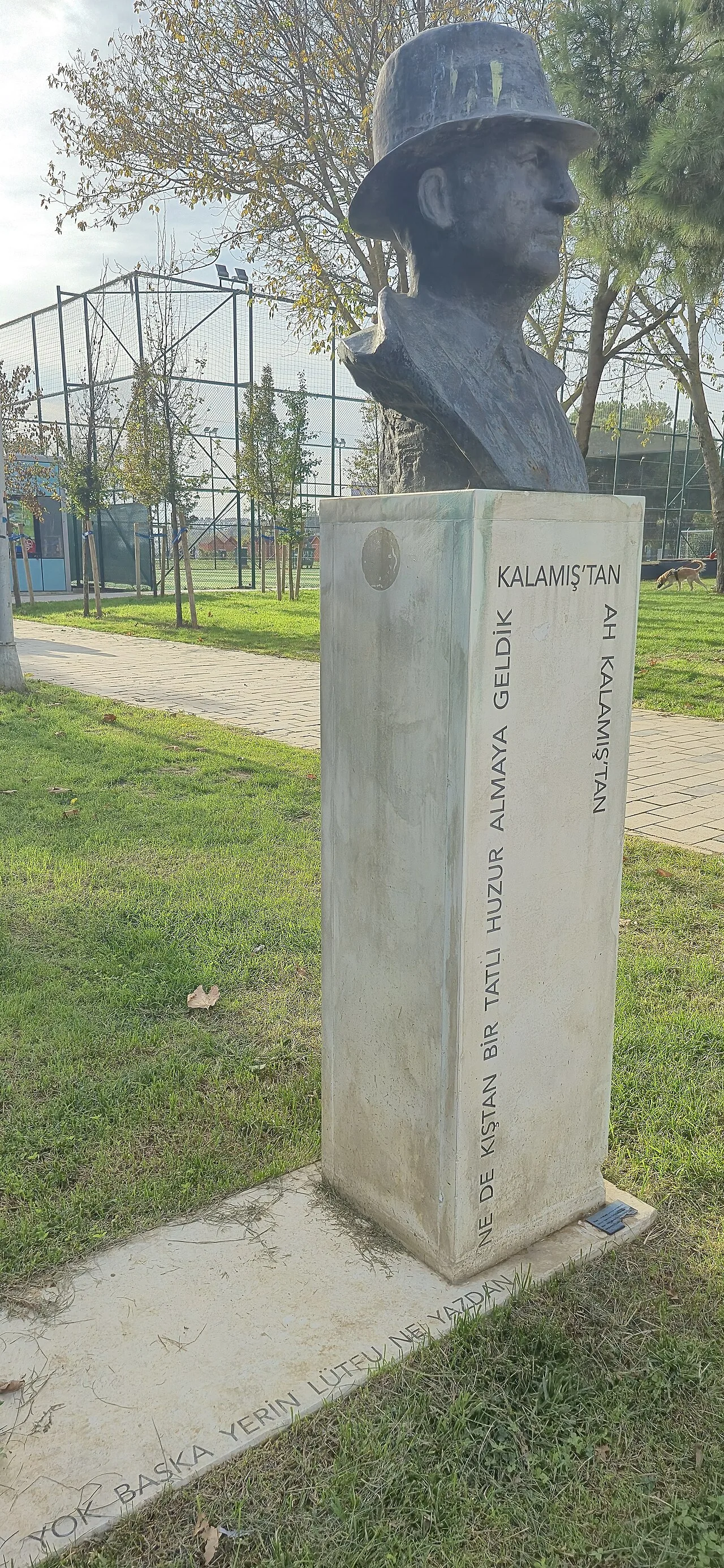 Münir Nurettin Selçuk Büstü - İstanbul