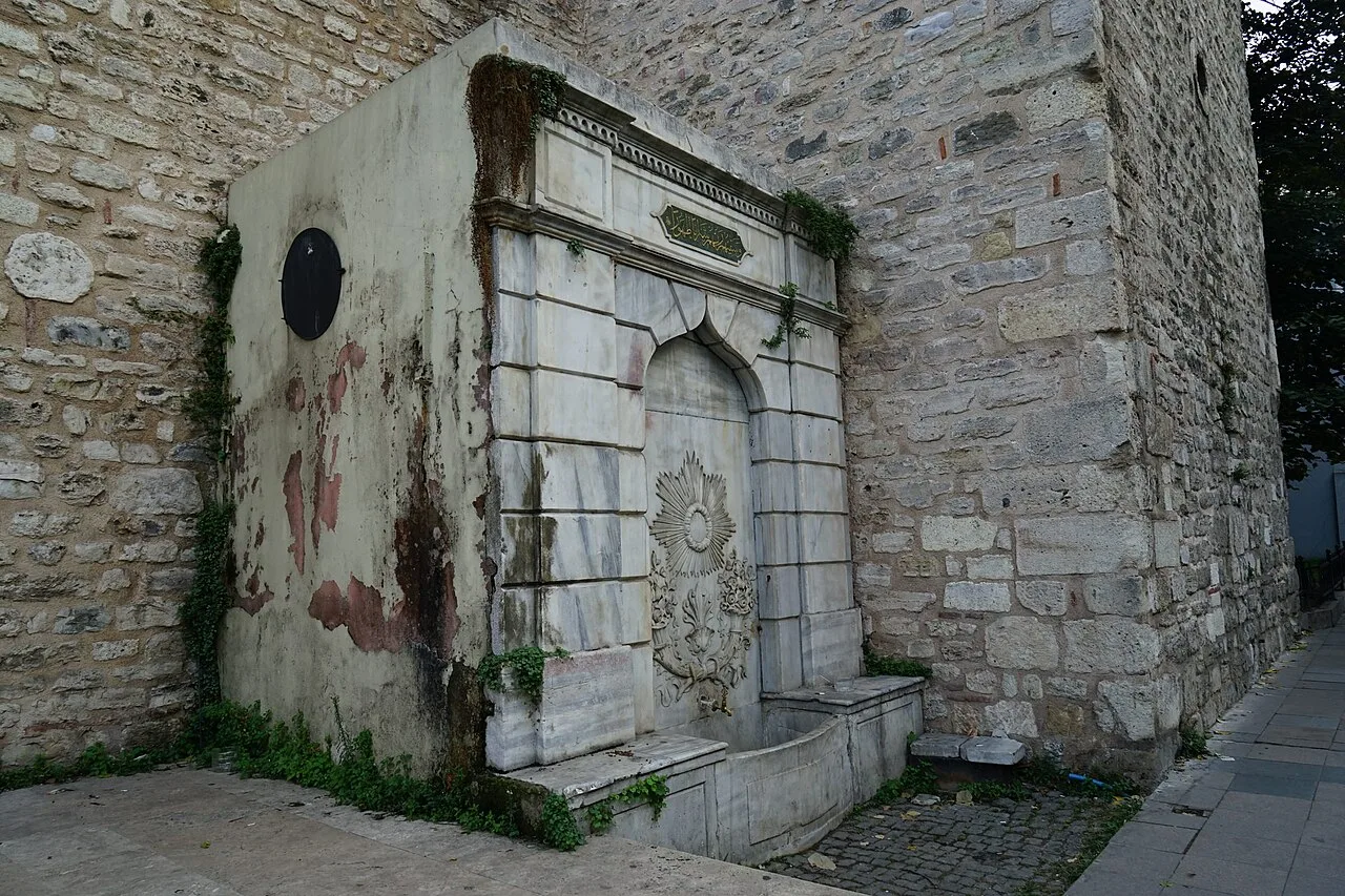 Salkım Söğüt Çeşmesi - İstanbul