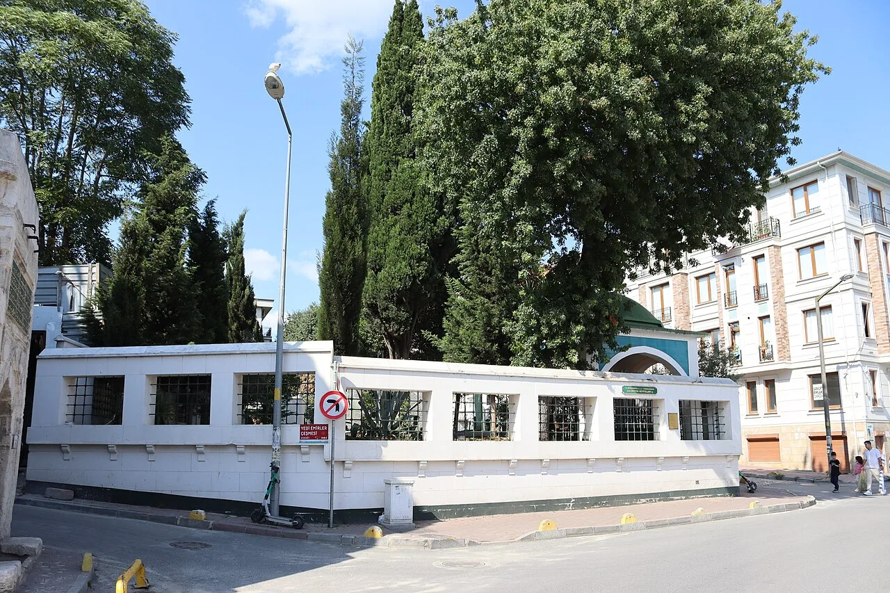 Seyyid Seyfullah Kasım Efendi Tomb and Burial - İstanbul