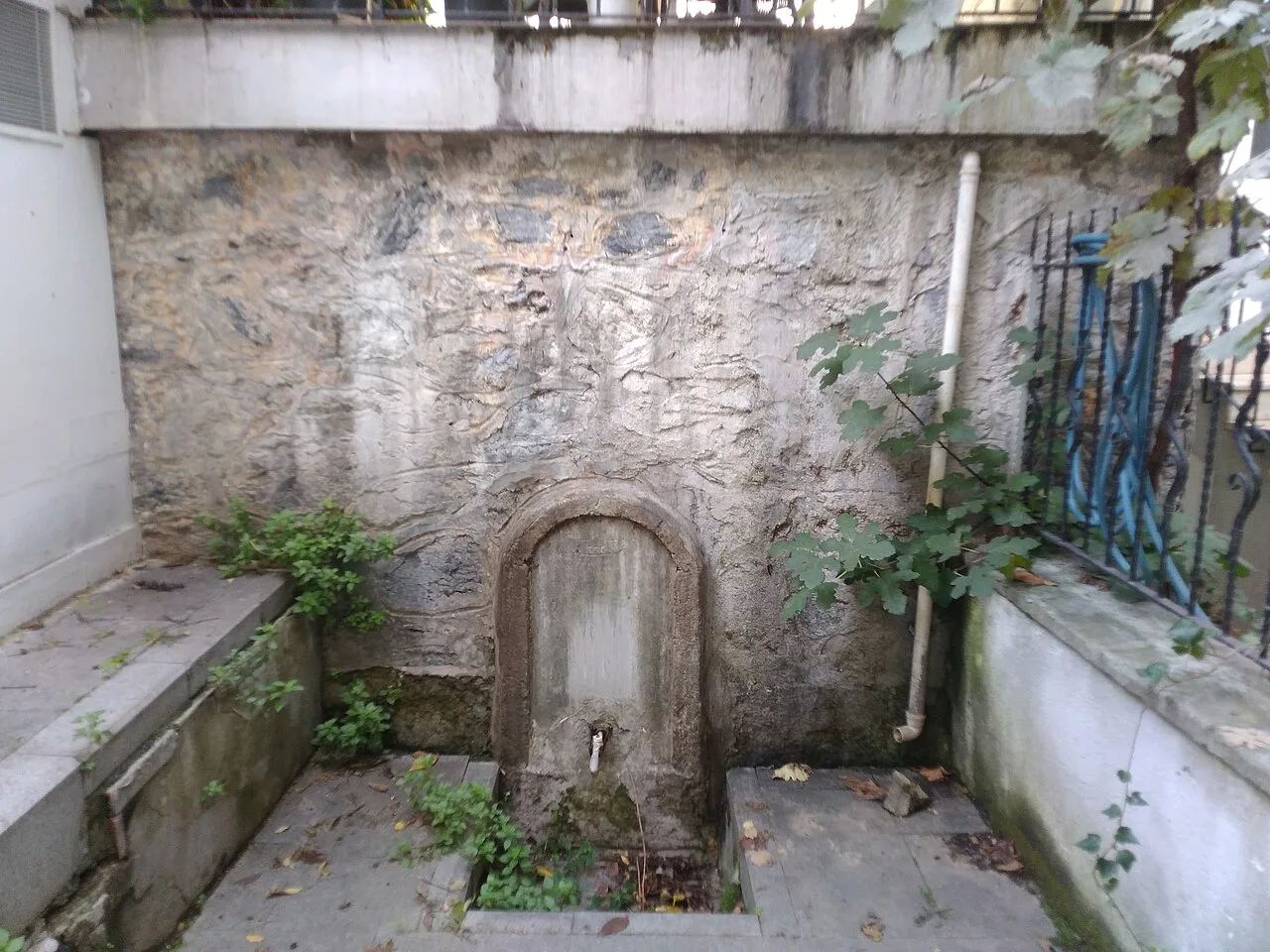 Sokak Çeşmesi, Küçükbebek Caddesi - İstanbul