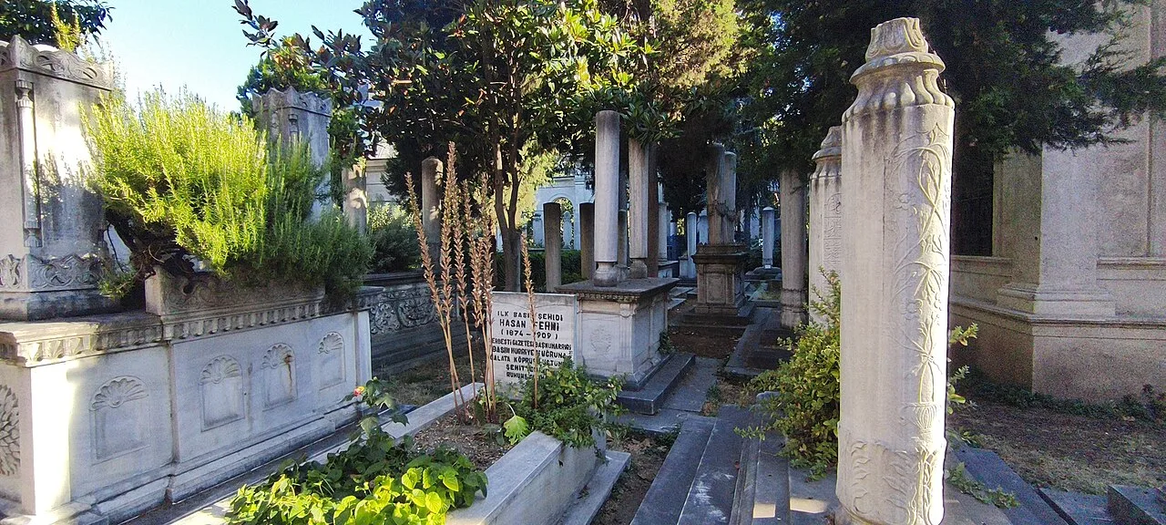 Sultan II. Mahmut Türbesi Haziresi - İstanbul