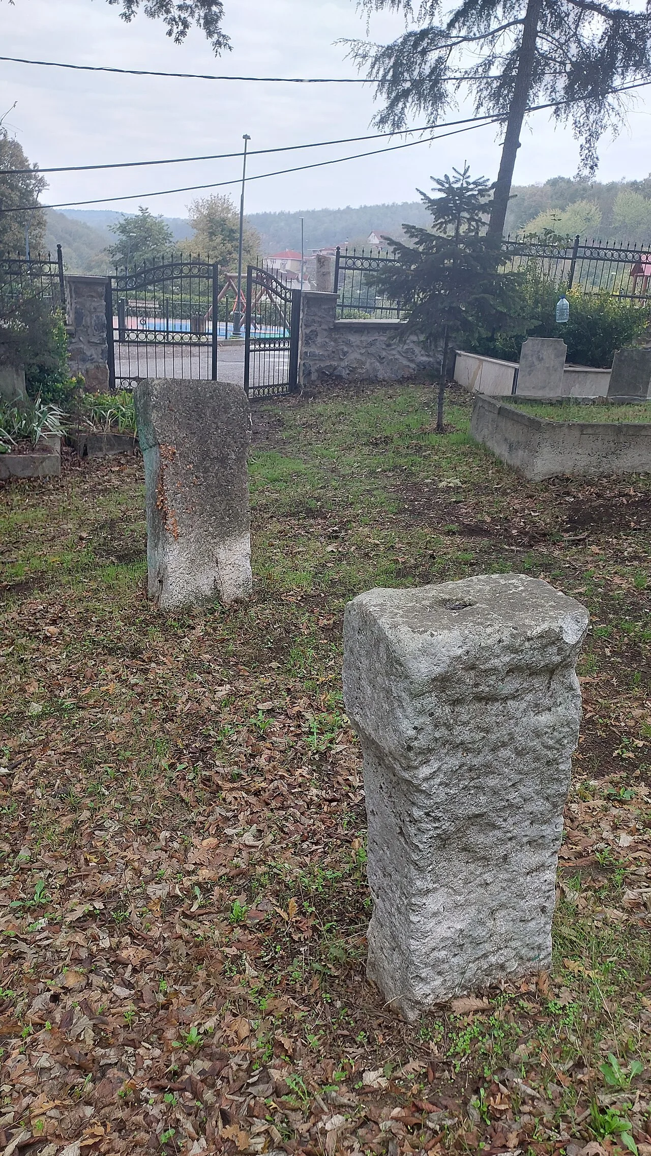 Sunak Formlu Yazıtlı Mezar Taşı - İstanbul