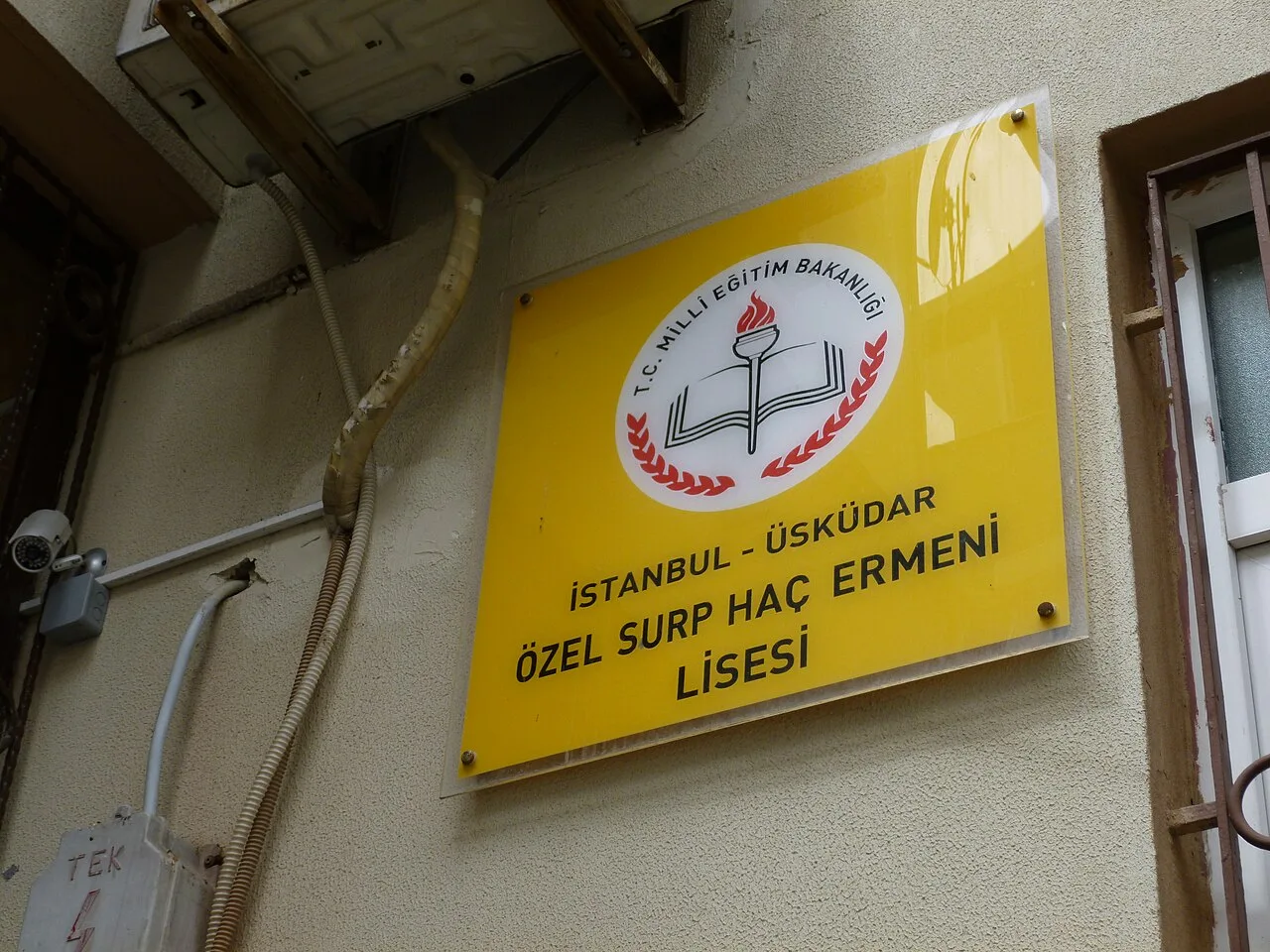 Surp Haç Ermeni Lisesi - İstanbul