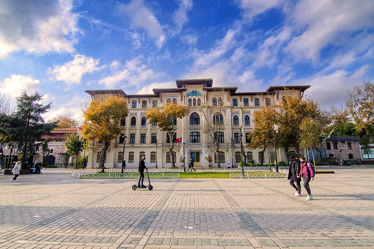 Tapu ve Kadastro Binası - İstanbul