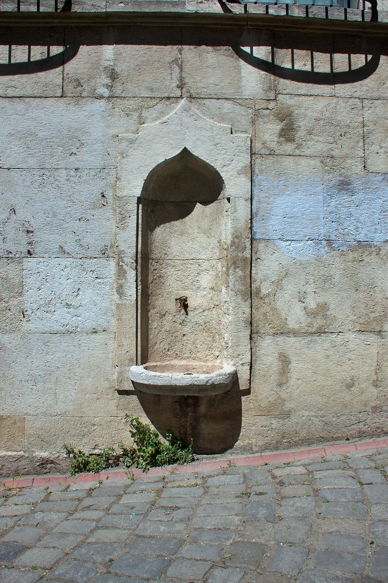 Tevkii Cafer Mektebi Sokağı Duvar Çeşmesi - İstanbul