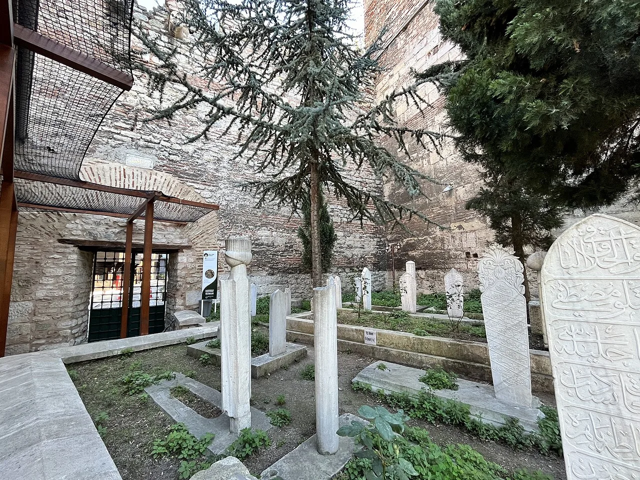 Toklu Dede ve Sahabeler Haziresi - İstanbul