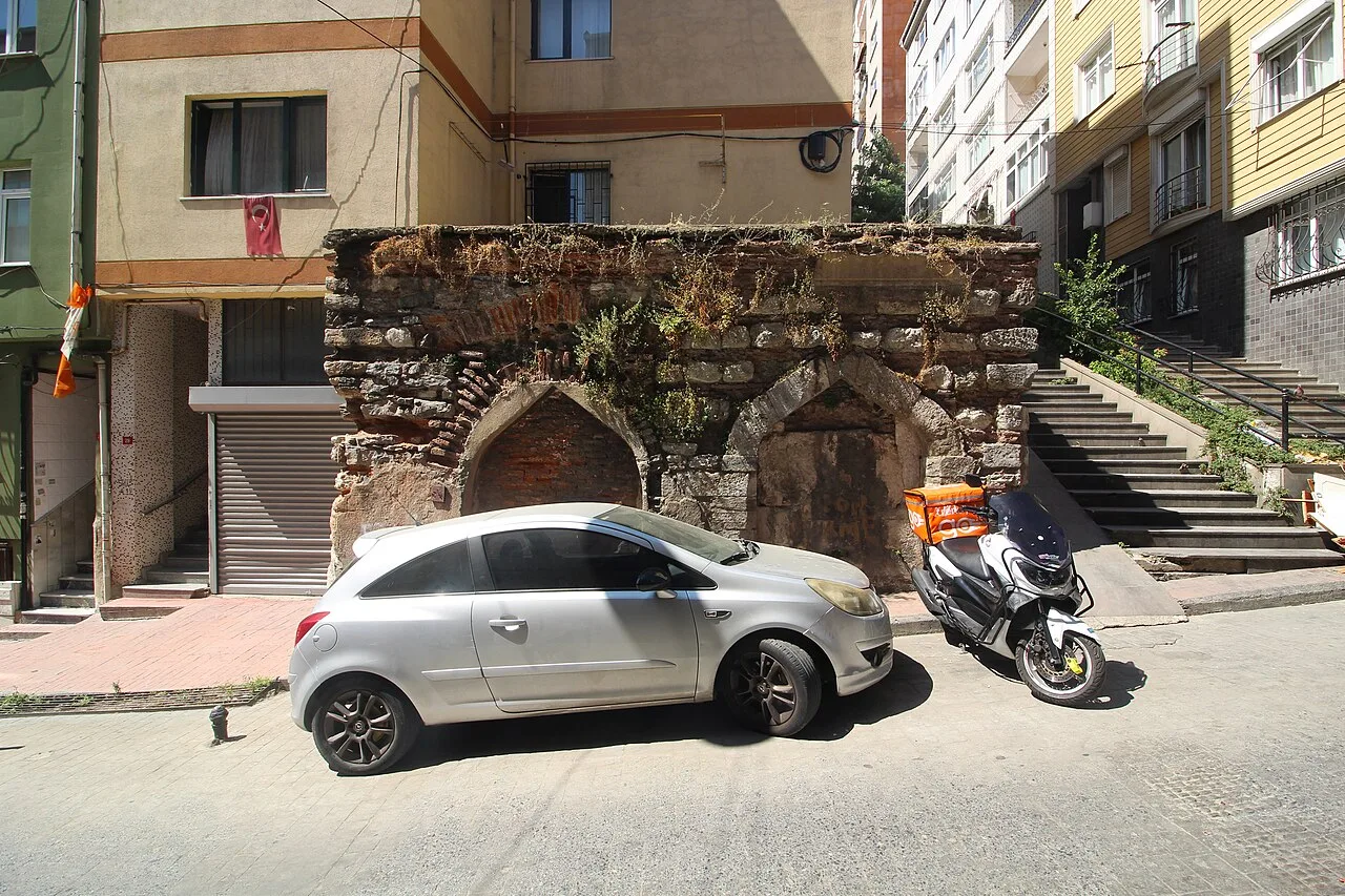 Uzun Piyale Paşa Çeşmesi - İstanbul