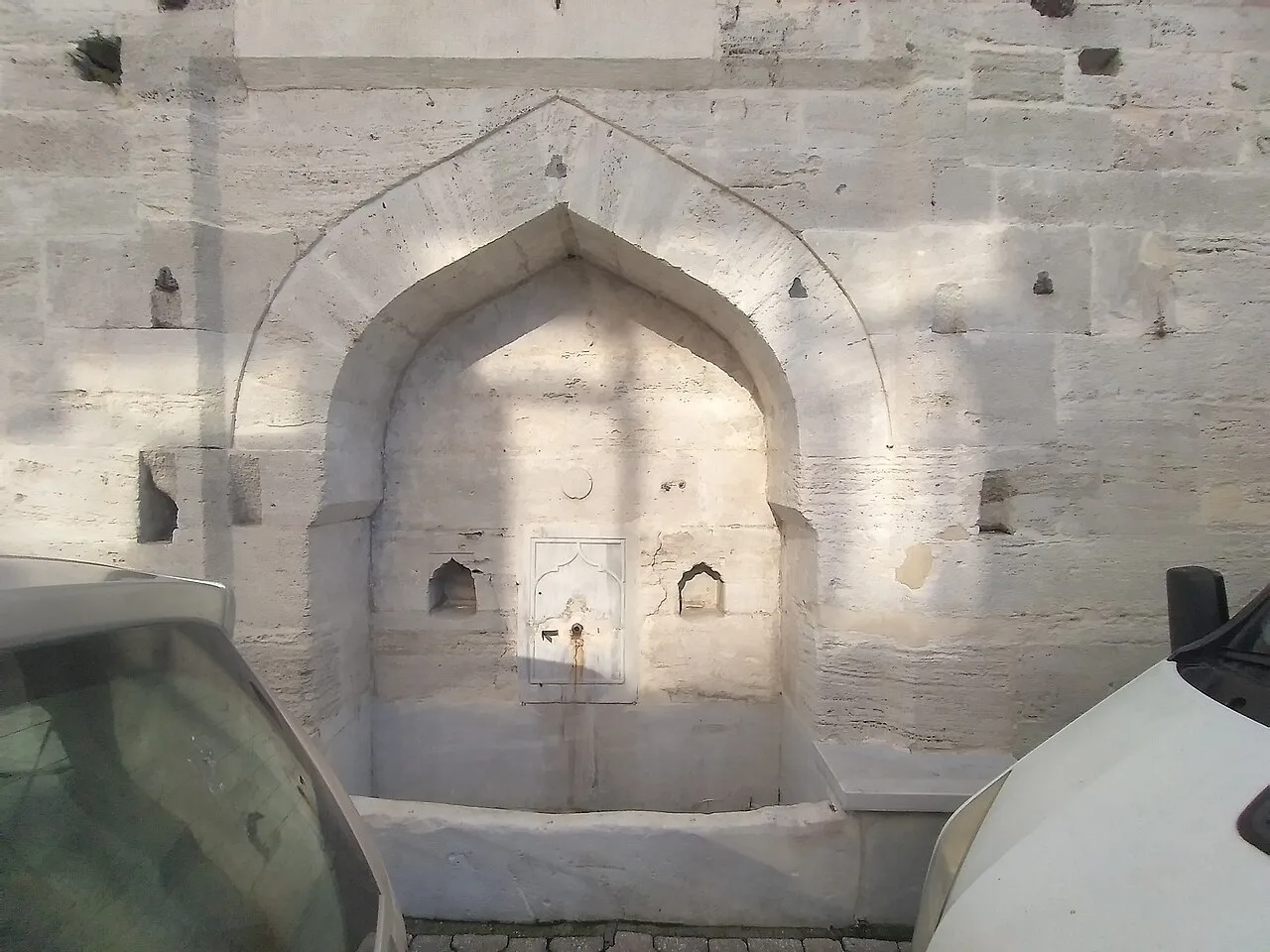 Valide Atik Mosque Eastern Fountain - İstanbul