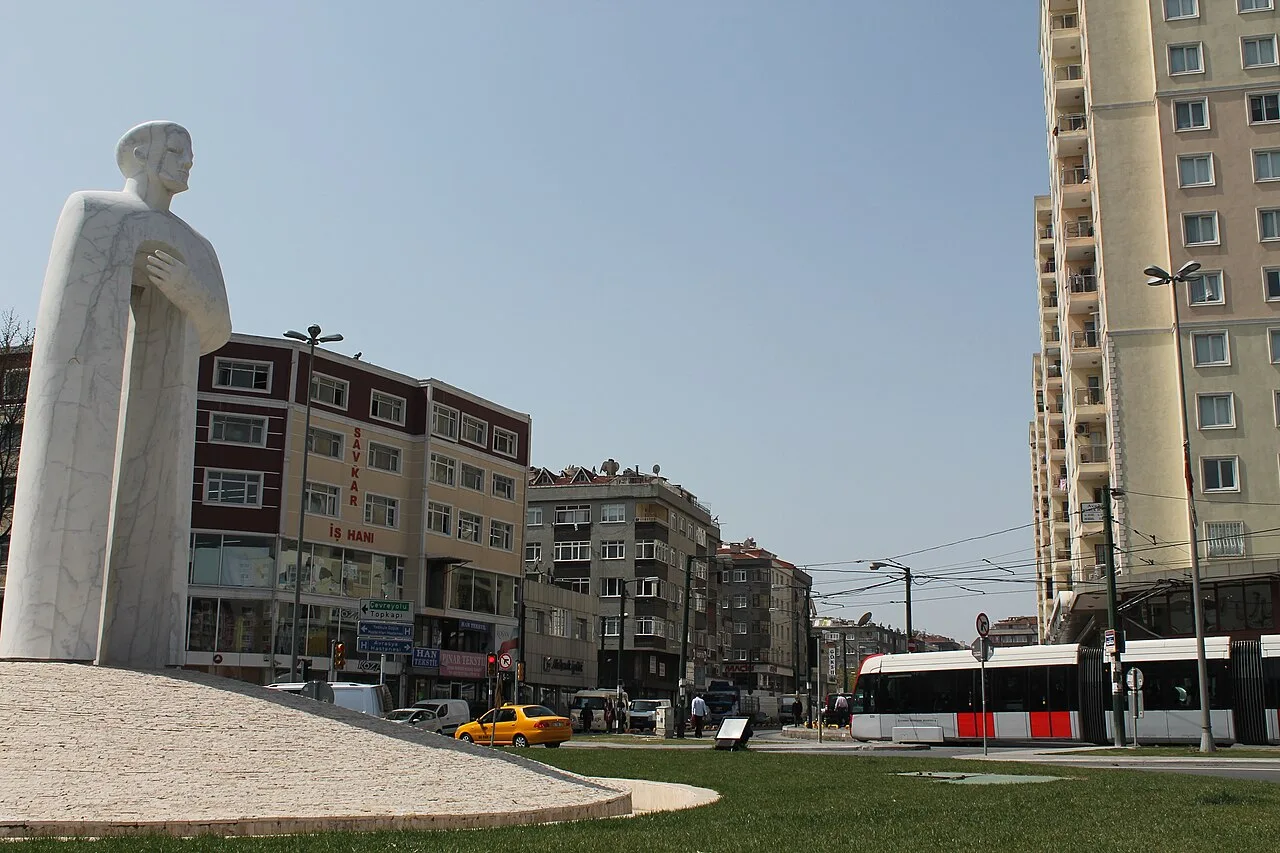 Yunus Emre Heykeli - İstanbul