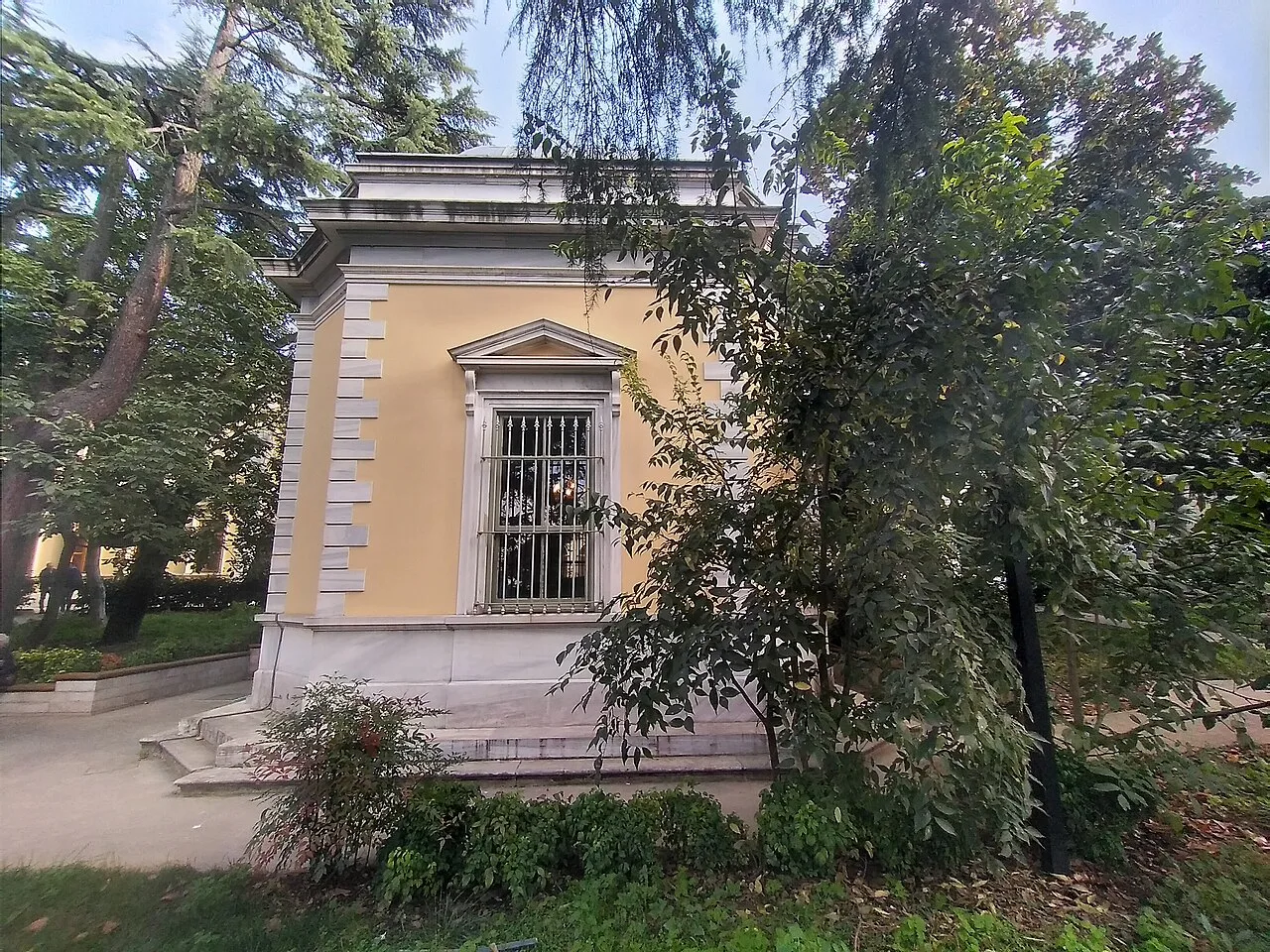 Tomb of Zeynep Hanım and Kamil Pasha - İstanbul