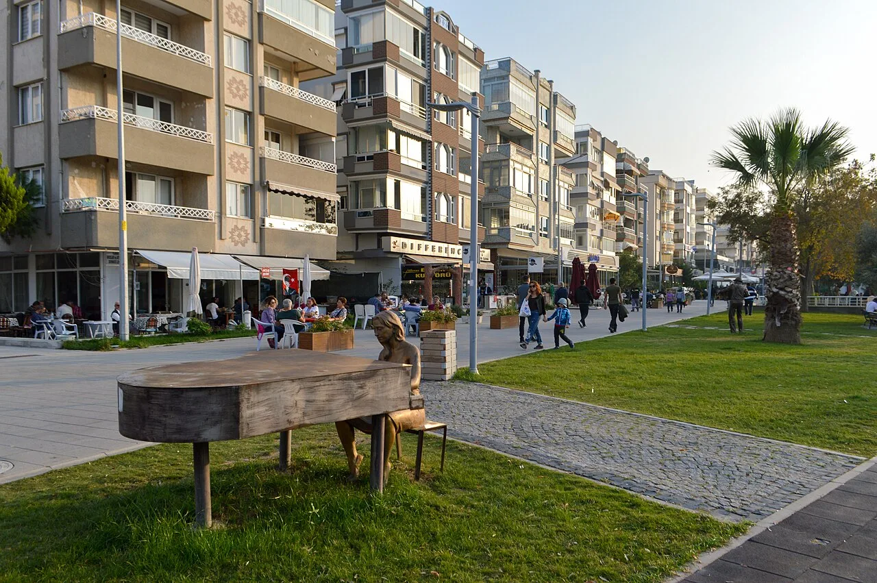 Aliağa Halk Kütüphanesi - İzmir