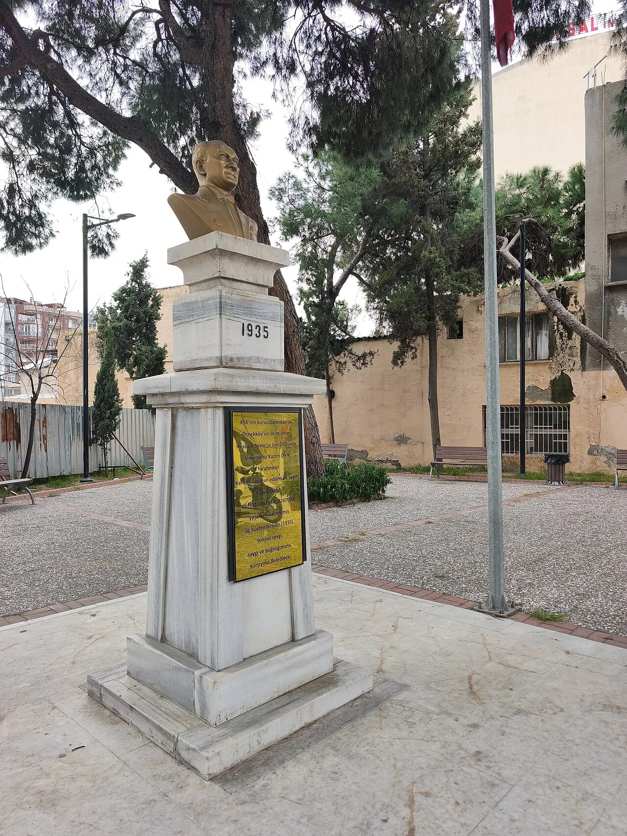 Atatürk Büstü, Örnekköy - İzmir