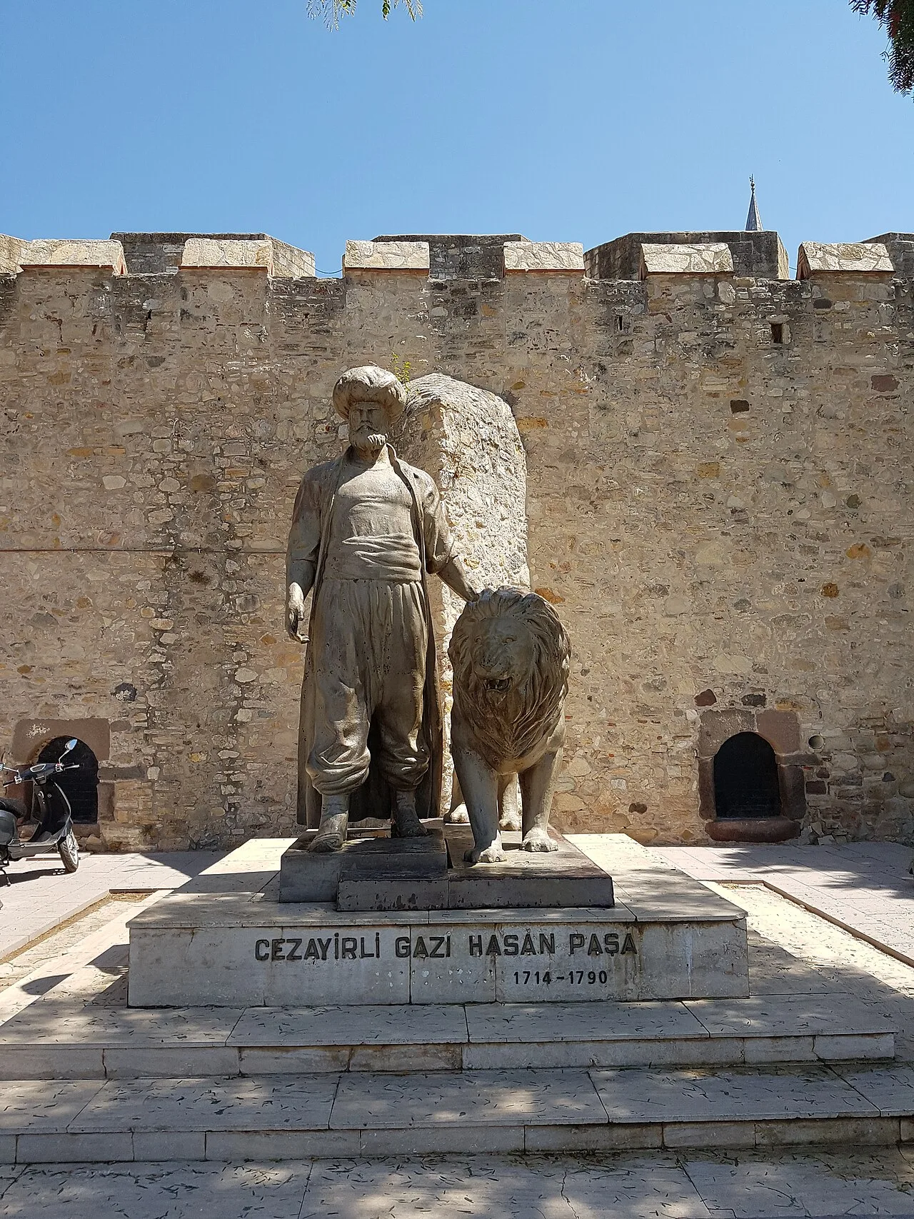 Cezayirli Gazi Hasan Paşa Anıtı - İzmir