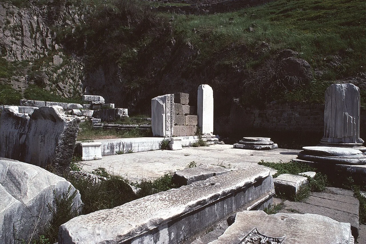 Dionysos Tapınağı (Bergama) - İzmir