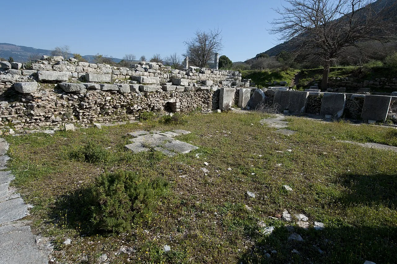 Gaius Laecanius Bassus Fountain - İzmir