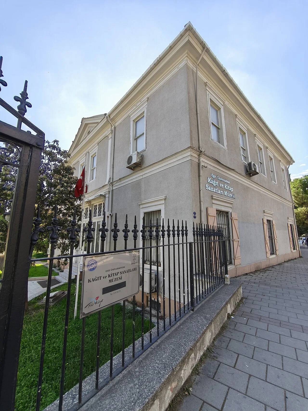 Ege Üniversitesi Kağıt ve Kitap Sanatları Müzesi - İzmir